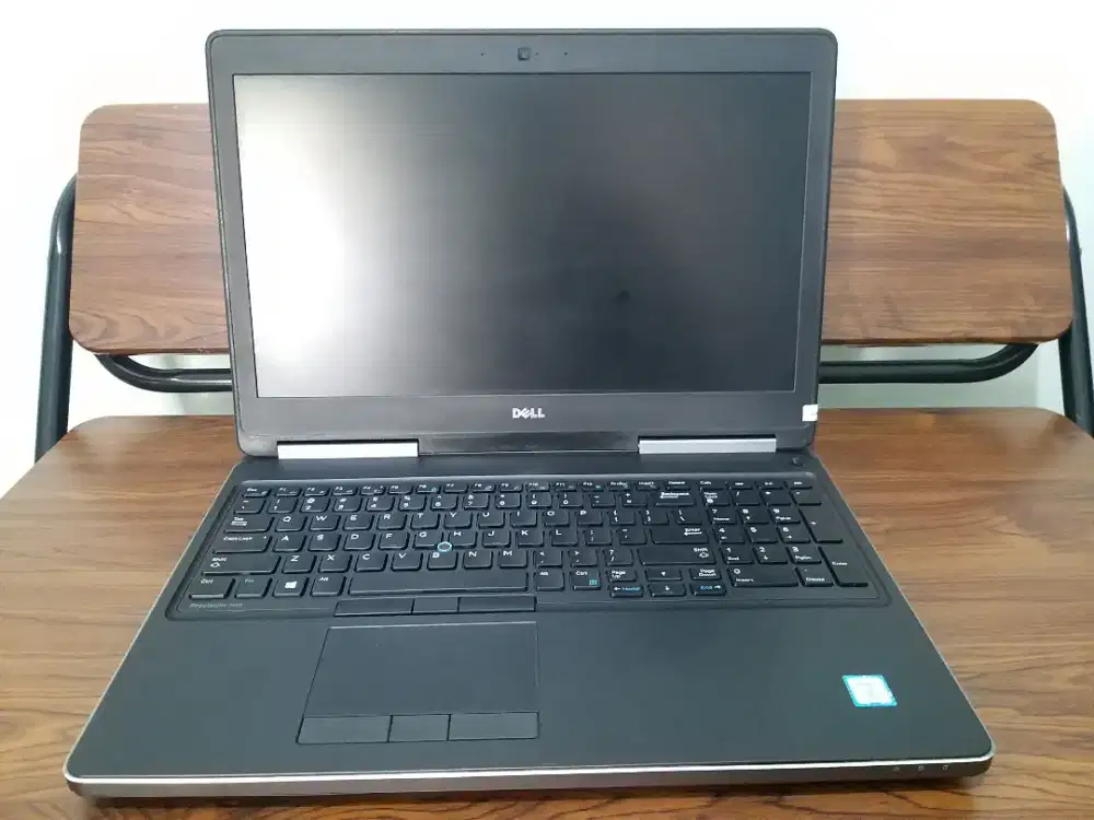 Laptop Dell Precission 7520 intel core i7 8cpu RAM 32GB Nvidia Quadro