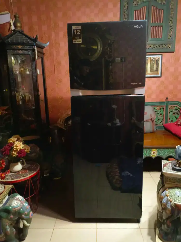 Kulkas 2 Pintu Aqua Inverter AQR-D275R bekas