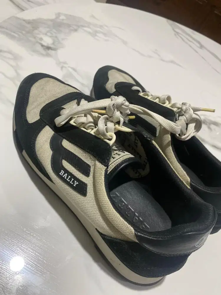 Sepatu Bally nomor 42
