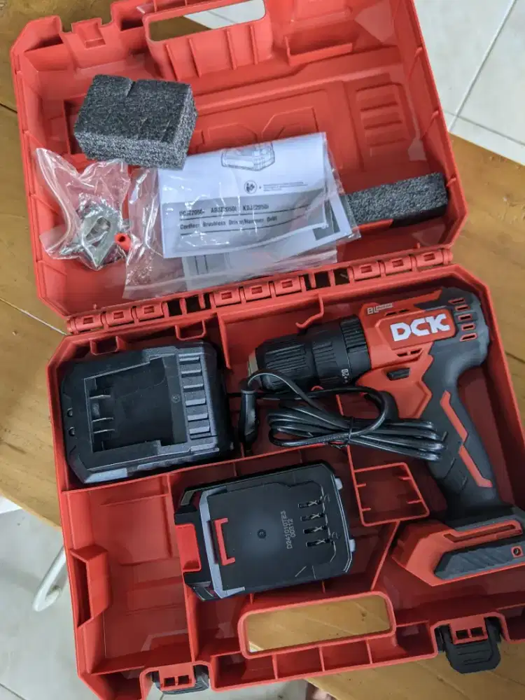 Bor Cordless DCK kondisi baru