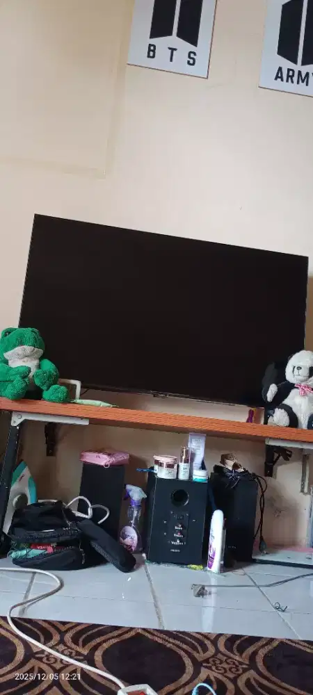 Dicari jasa pasang bracket TV 43'  dan pasang rak ambalan dinding