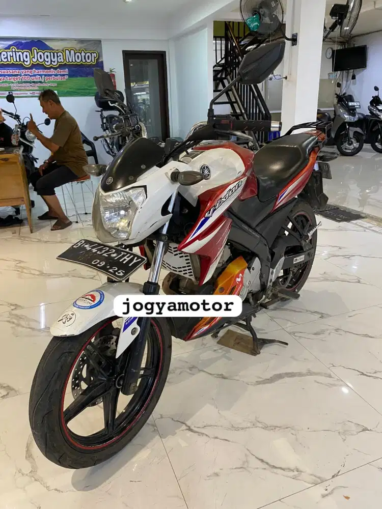 (B) Yamaha vixion tahun 2015