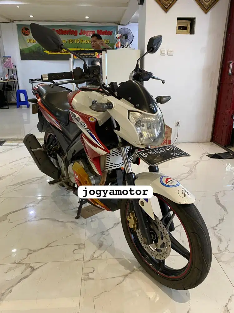 (B) Yamaha vixion tahun 2015