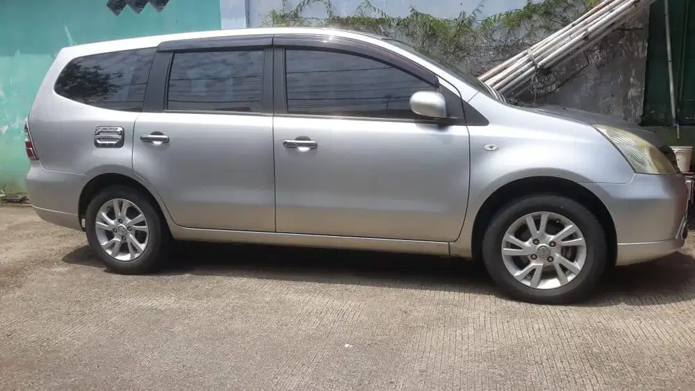Nissan Grand Livina 2012 SV Good Condition