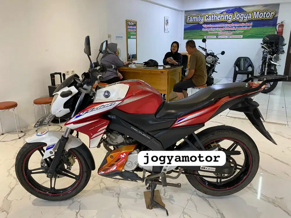 (B) Yamaha vixion tahun 2015