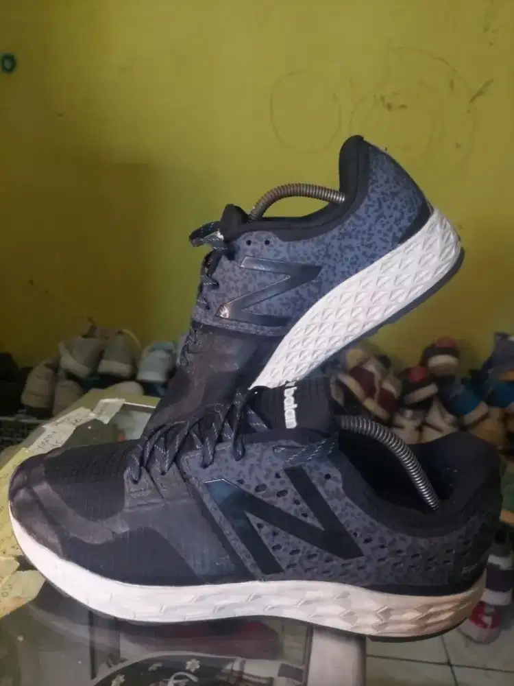 Sepatu NB new balance fresh foam size 43 insole 27, 5cm