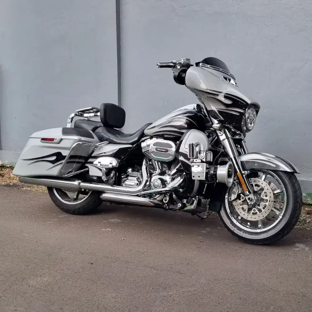Harley Davidson Street Glide CVO 2015