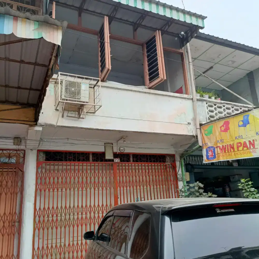 Ruko 3 lt Siap Huni,dijual cepat. Harga Nego.