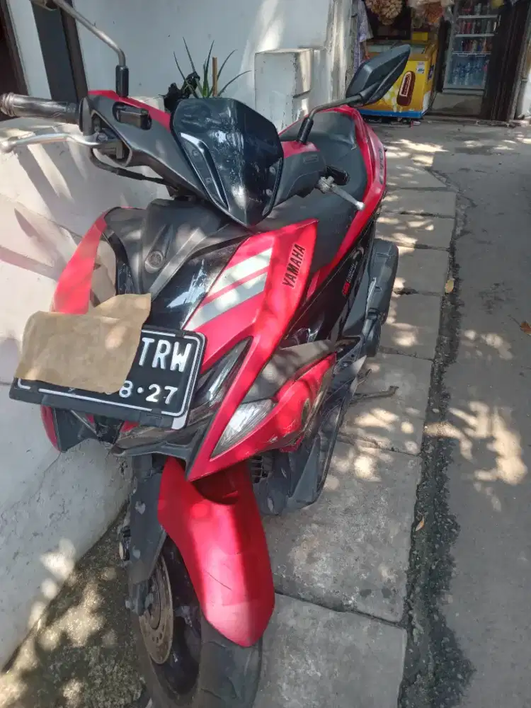 Dijual Yamaha Aerox 2017 warna merah hitam