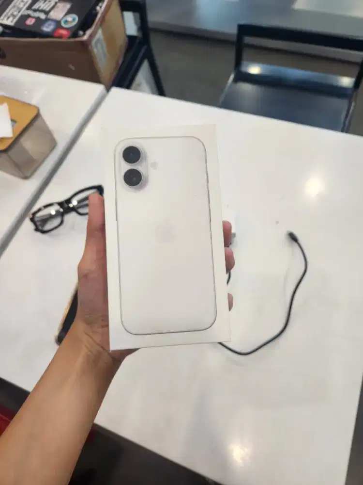 IPHONE 16 BASIC