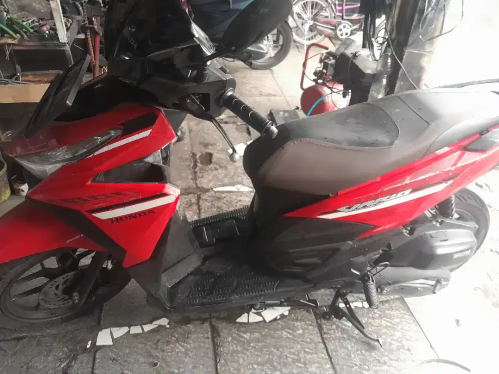 MOTOR VARIO 125 2017 MERAH KM LOW DI 28.rb TANGAN pertama