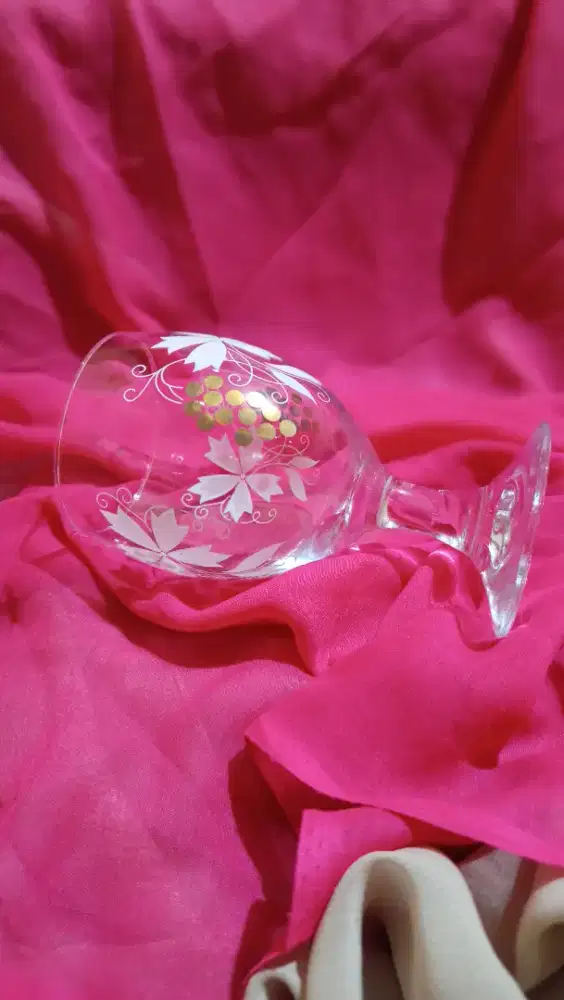 1/2 lusin gelas wine yg cantik utk indahnya natal