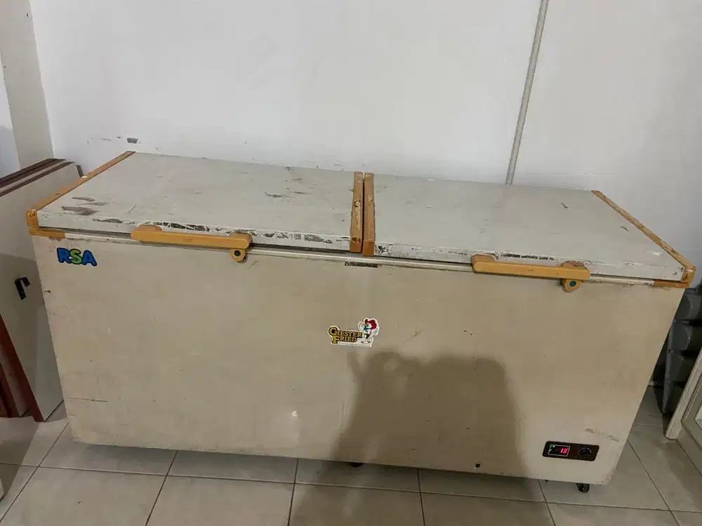 dijual  freezer box mrek RSA ukuran 600L