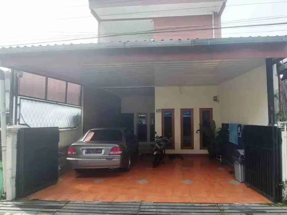 Jual rumah bagus 2 lantai. di Dekat SMPN 4, Depok