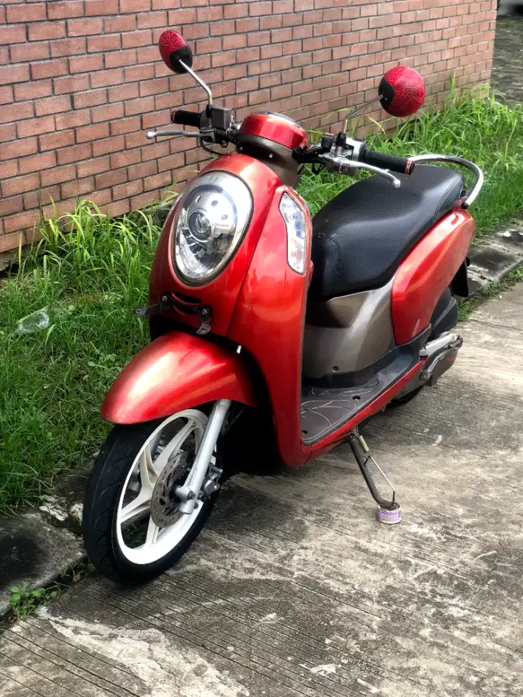Scoopy 2015 merah