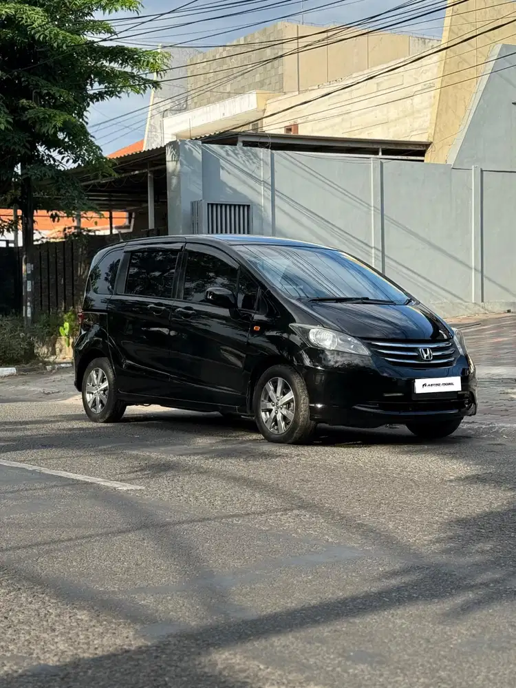 FREED E PSD 2010 / 2009 Matic Bagus Murah Kredit Bekas Surabaya Hitam