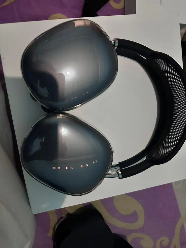 Airpods max warna hitam