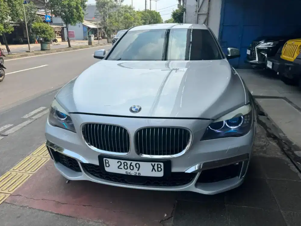 Bmw 740 th 2009 AT km 44rb istimewa siap pakai no mallfunction antik