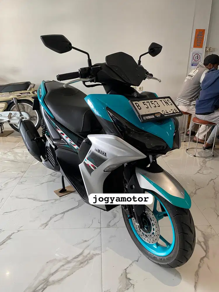 (D) Aerox con th 2023 nego alus