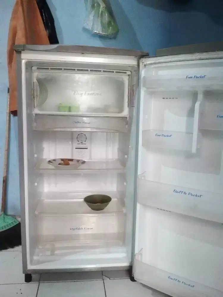 Kulkas fujitek 1 pintu