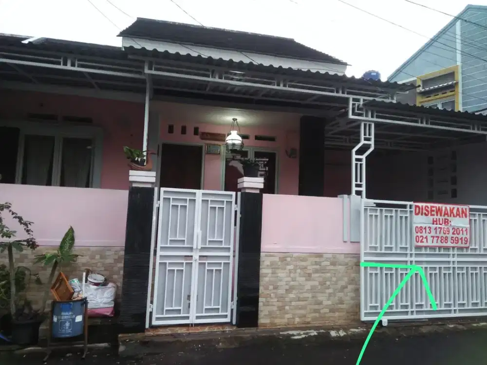 DISEWAKAN rmh DEPAN TAMAN,KT 3/KM 1,listrik 2200 watt