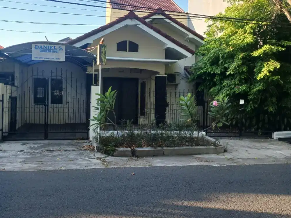 DIJUAL 2 RUMAH BERDAMPINGAN LOKASI STRATEGIS WISMA PERMAI