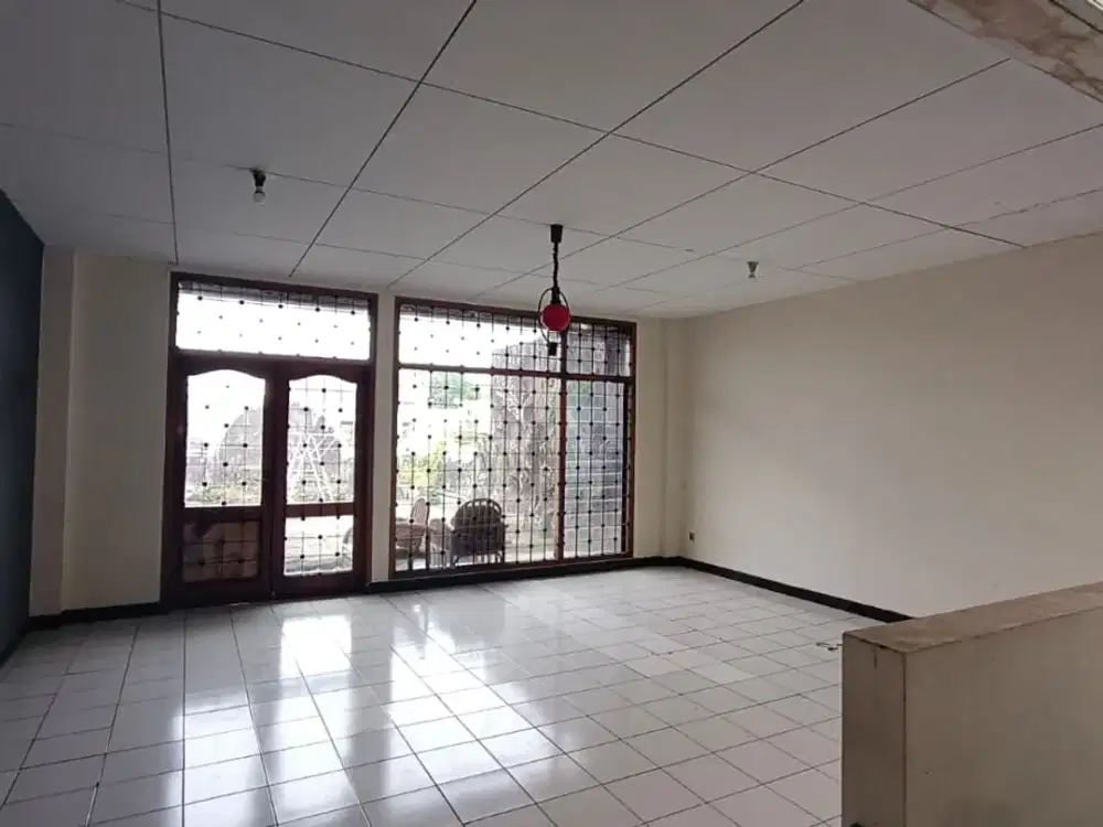 Disewakan Ruko Cakep Siap Huni, Lokasi Strategis Di Tengah Kota Otista, Bandung