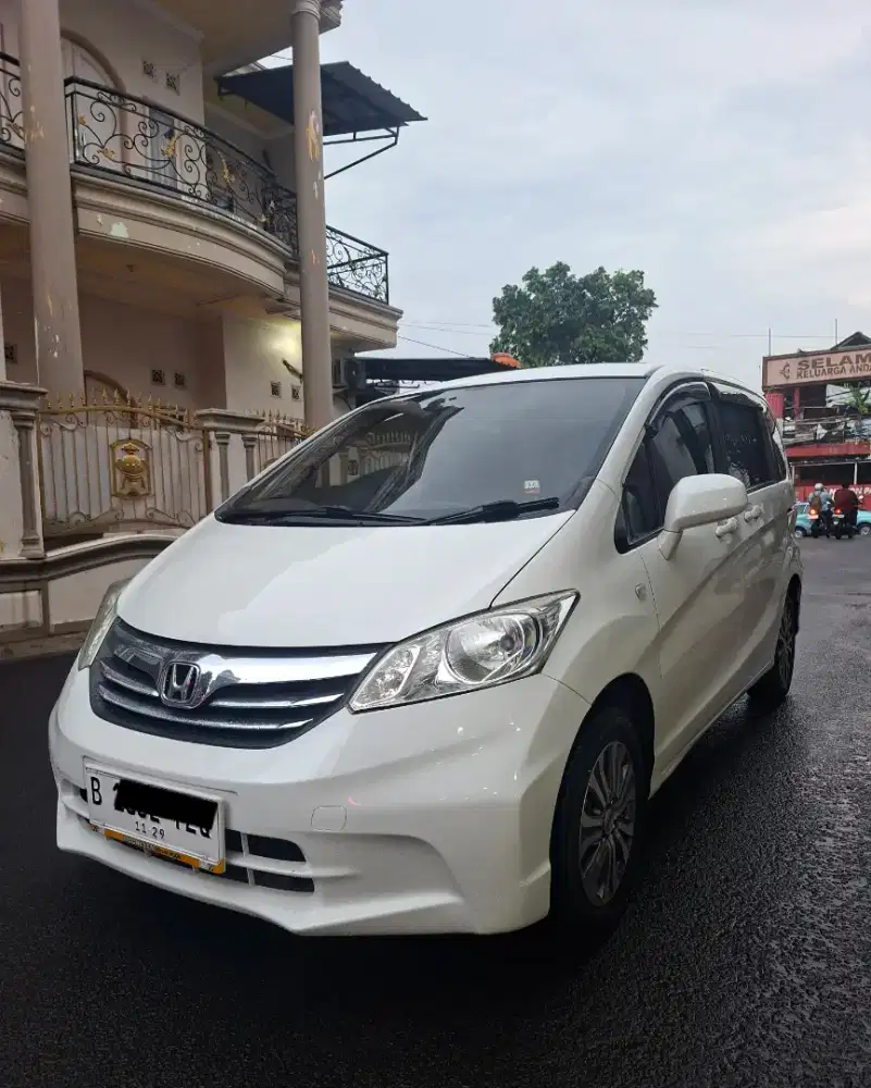 (Harga Cash) Freed SD AT NIK 2012 Putih Facelift