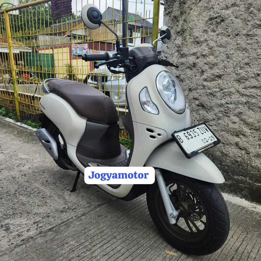 (B) honda scoopy prestige tahun 2024