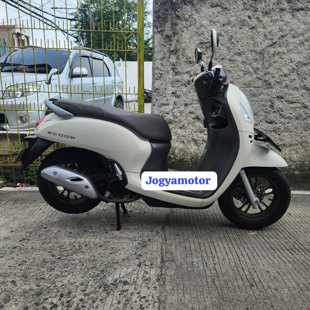 (B) honda  scoopy prestige tahun 2024