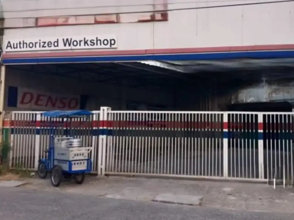 Bangunan Bekas Bengkel Lokasi Strategis Karawaci