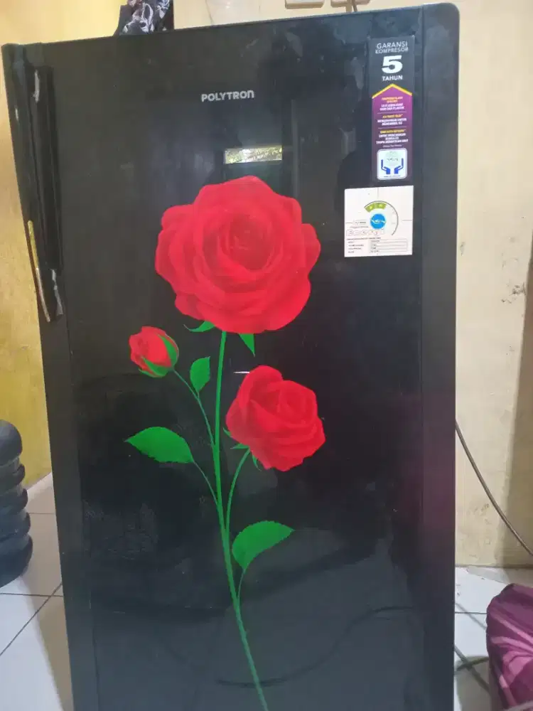 Jual kulkas merk politron masih bagus normal