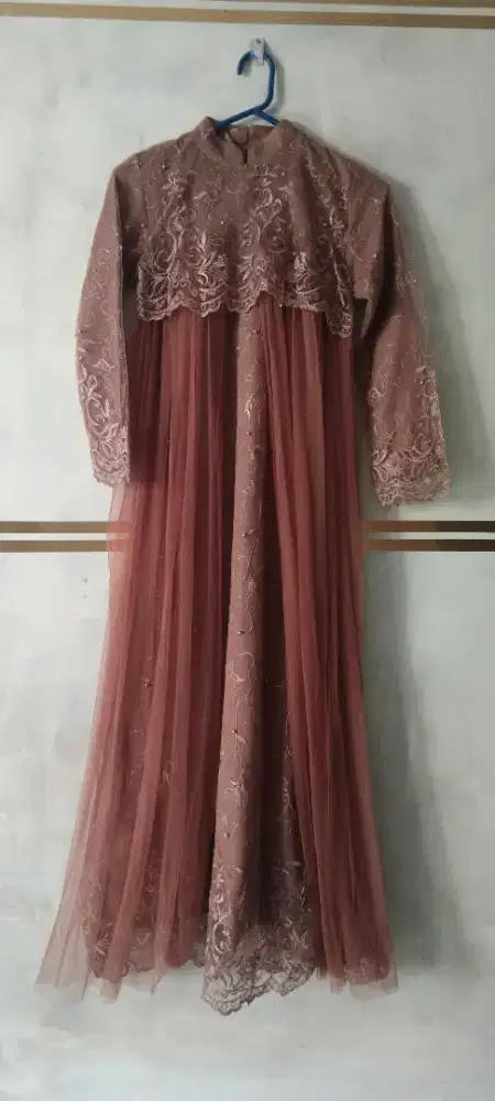 Di jual cepat dress brokat karena kekecilan