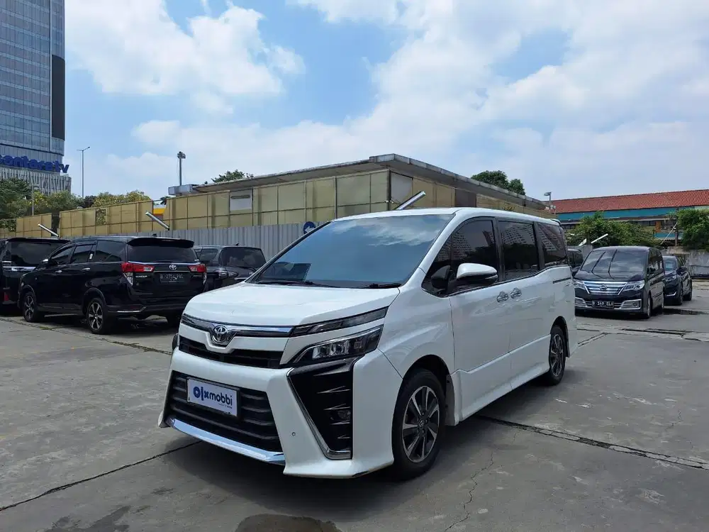 Pajak Panjang - Toyota Voxy 2.0 Bensin-AT 2019