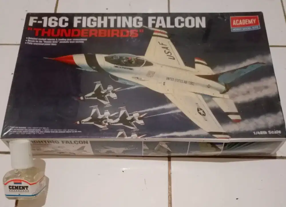  DI JUAL MODEL KIT ACADEMY, PESAWAT F 16 THUNDERBIRD  BONUS LEM