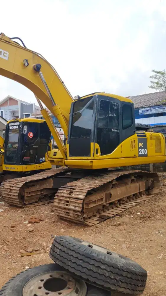 Rental Excavator PC 100/200