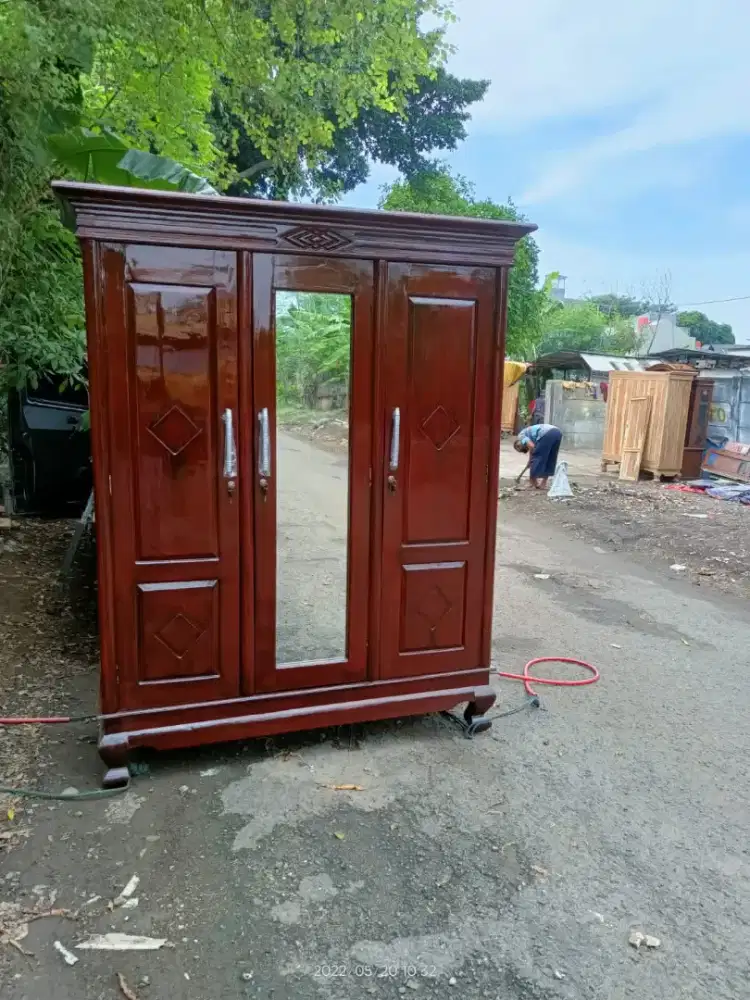 Lemari pakaian pintu 3 jati