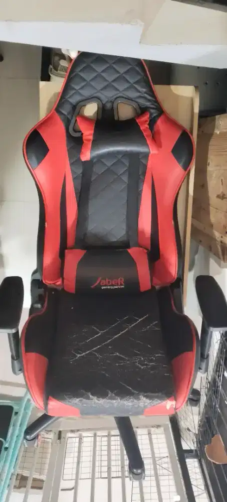 Sofa dan kursi gaming bekas