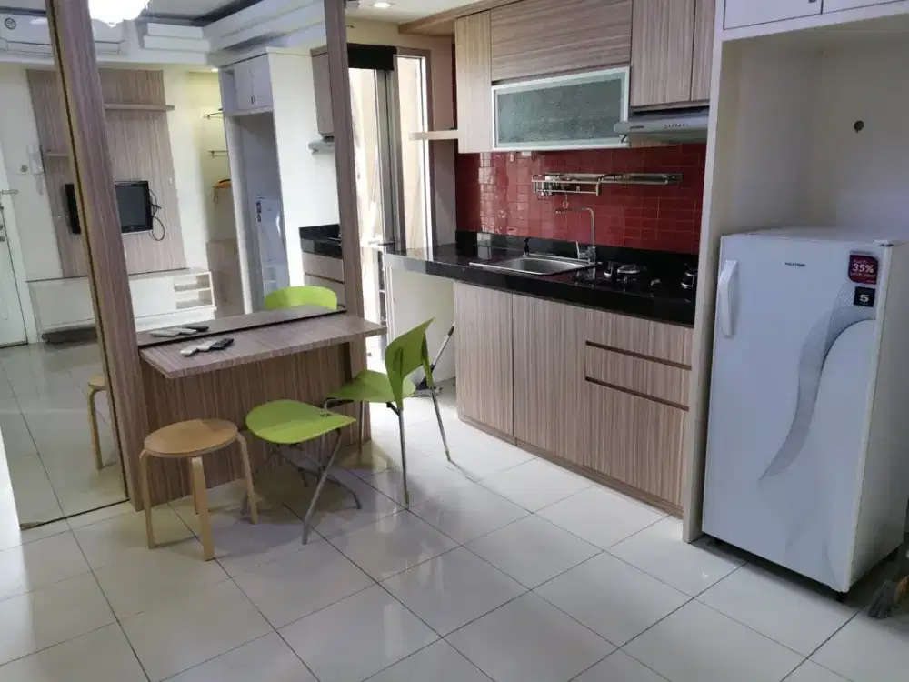 disewa apartemen green lake sunter,2BR fully furnished,view danau,hadap timur,AC 2 dan waterheater,best view