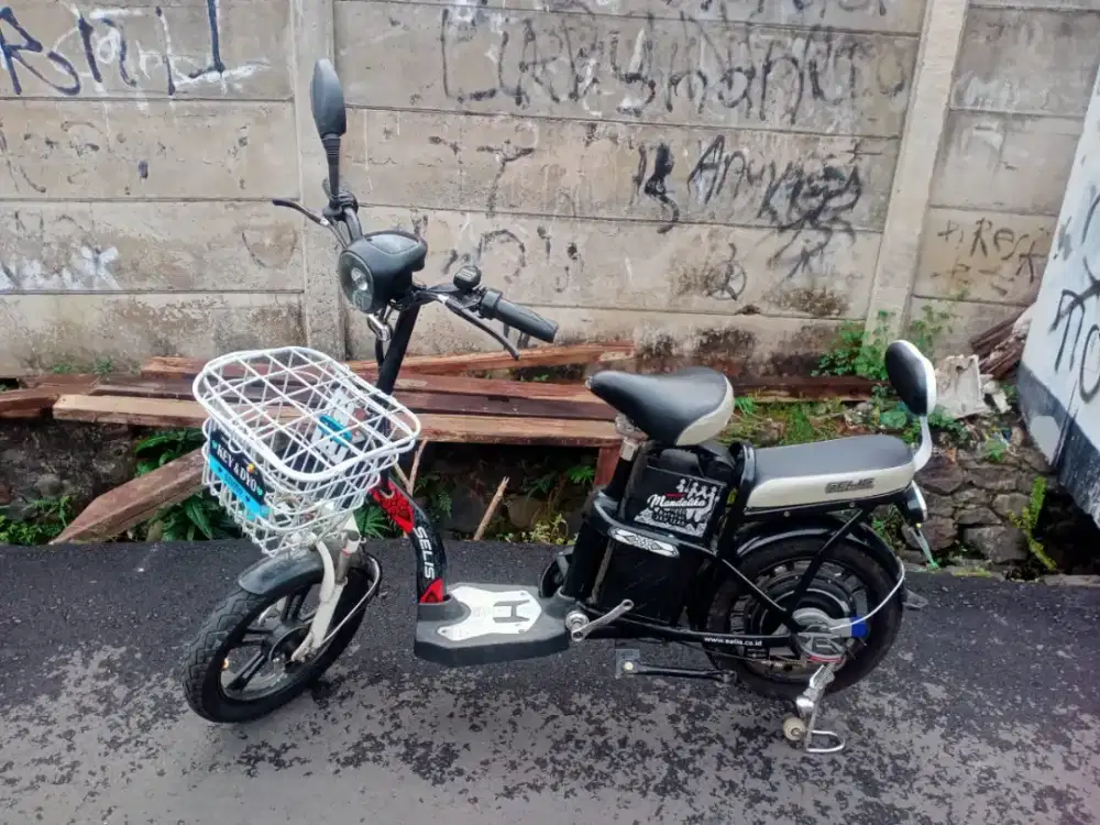 Sepeda listrik selis mandalika siap pakai langsung no minus