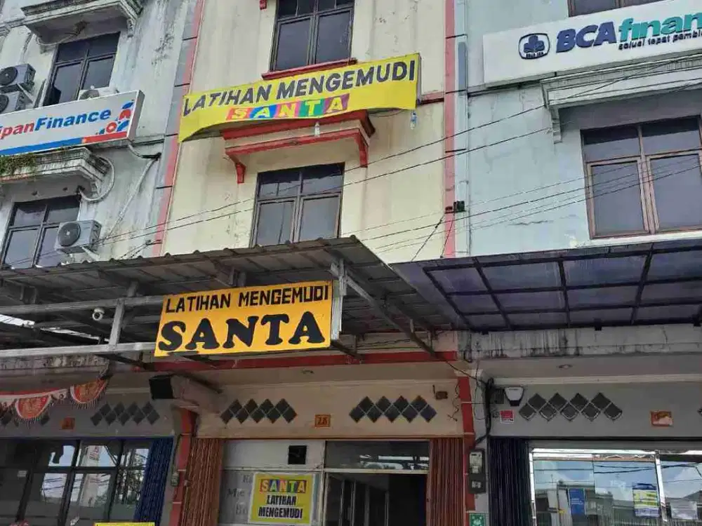 Disewakan ruko 3 lantai