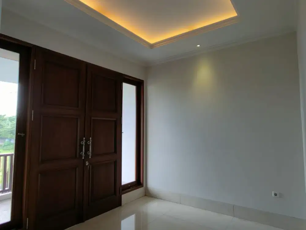 rumah brand new strategis ada pool di Ampera , Jaksel    ( PR)