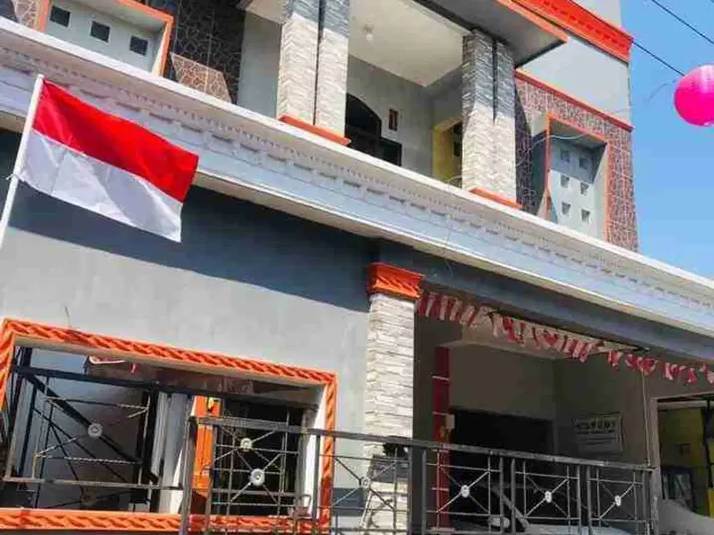 DIJUAL RUMAH PERUM 3 LANTAI DI SECANG DEKAT JALAN RAYA