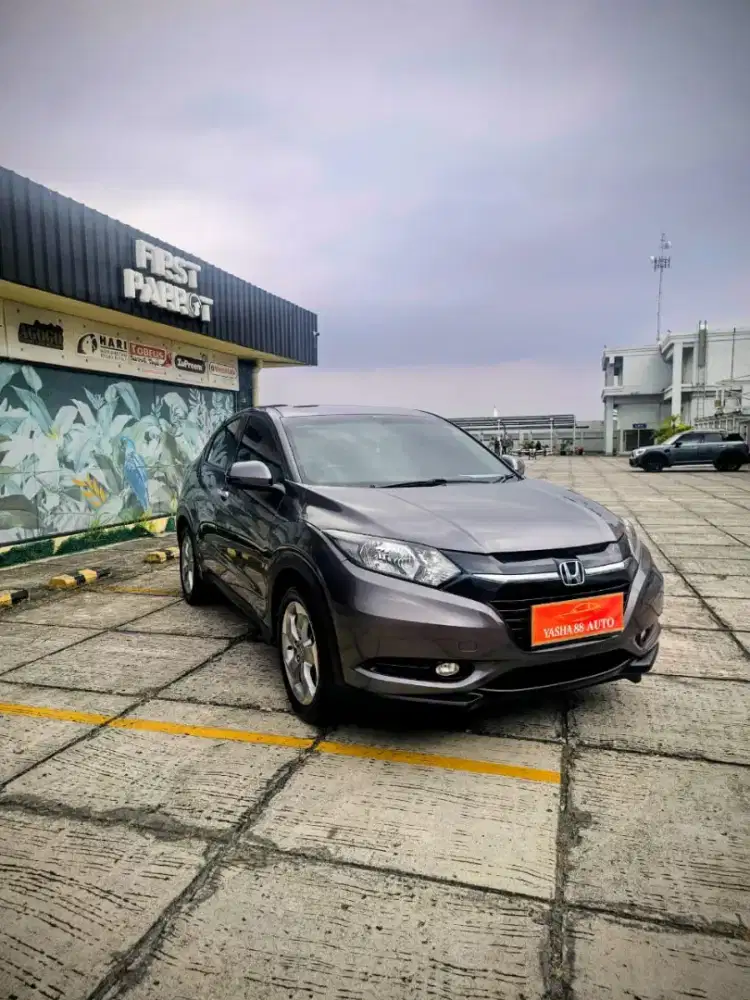 HONDA HRV 1.5 E AT GREY THN 2017 ( TV FLOTING )