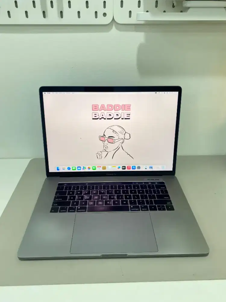 MACBOOK PRO 2017 TOUCHBAR i7 RAM 16GB SSD 256GB 15INCH