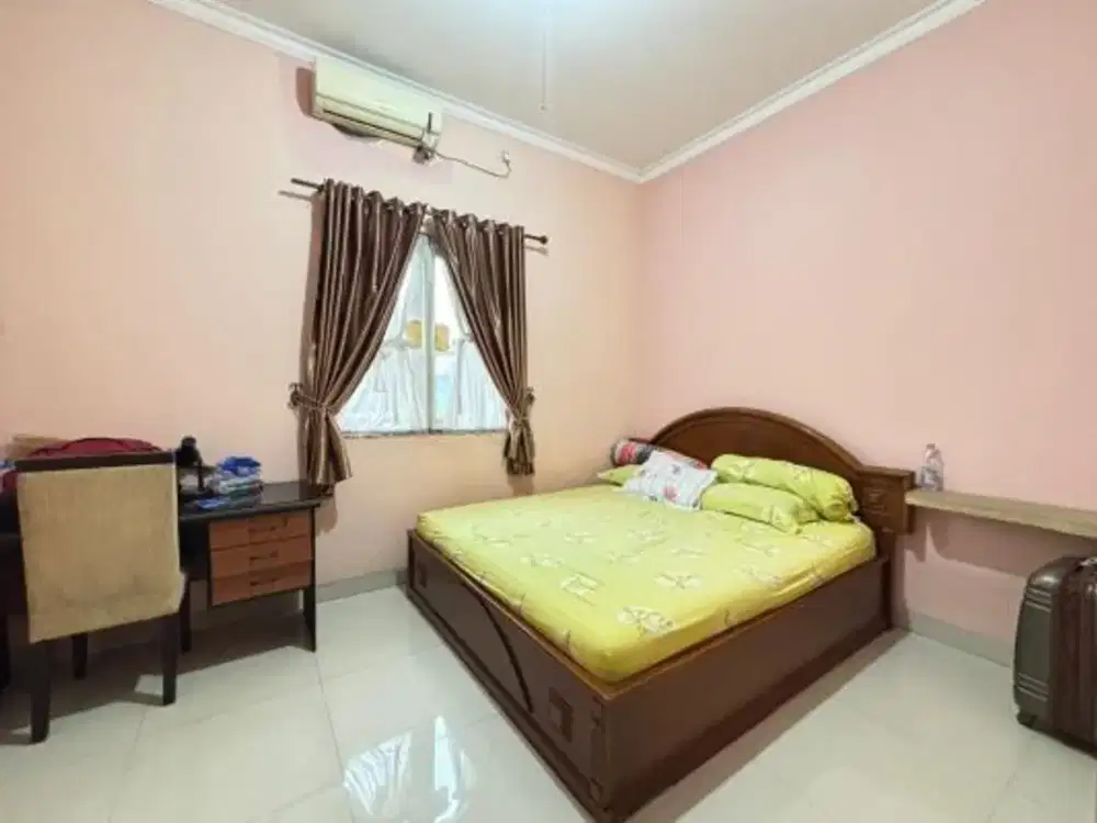 Dijual Rumah Hook Grand Wisata Dalam Cluster Kemananan 24jam Luas 213m² View Taman Bermain, Kamar 4+1, SHM Bisa KPR, Grand Wisata