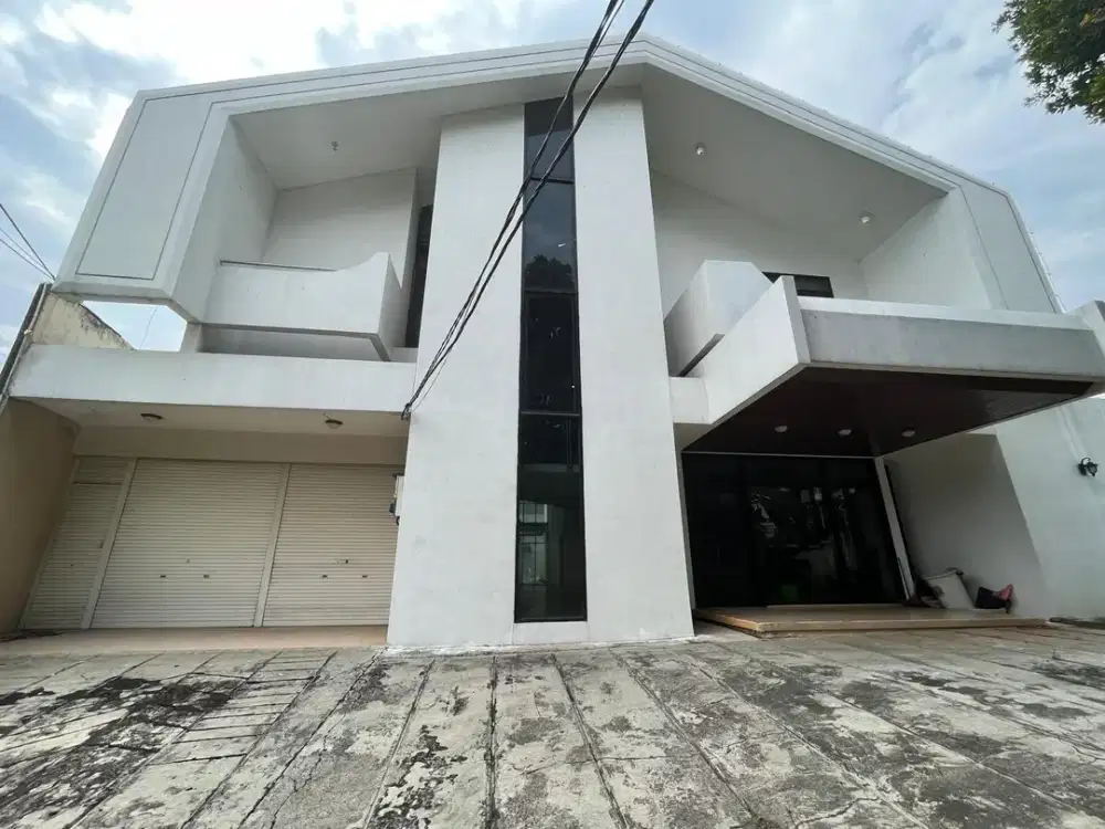 Rumah Ada Kolam Renang Di Mampang Prapatan Jakarta Selatan