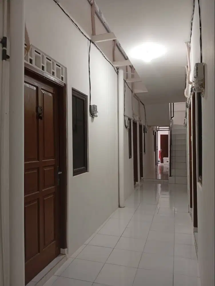 Terima Kos Mahasiswa Putri Ber-AC, Kamar Mandi Dalam, Dapur Bersama