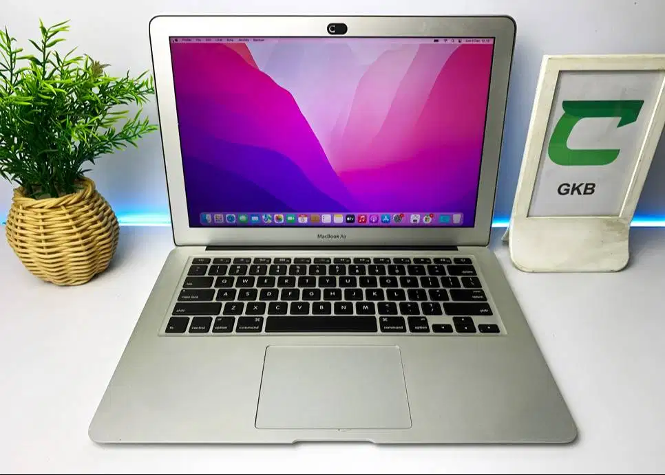 Laptop Macbook Air core i5 Ram 8gb bodi mulus terawat bekas pemakaian