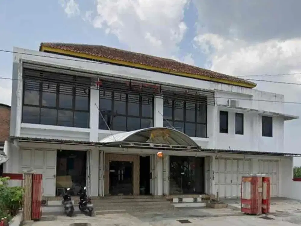 Disewakan ruko 3 lantai pinggir jl utama